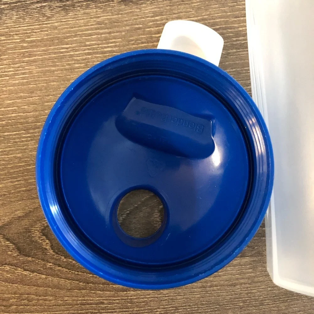 🛍🏙3️⃣ for $1️⃣5️⃣ Like 🆕 20oz Blender Bottle